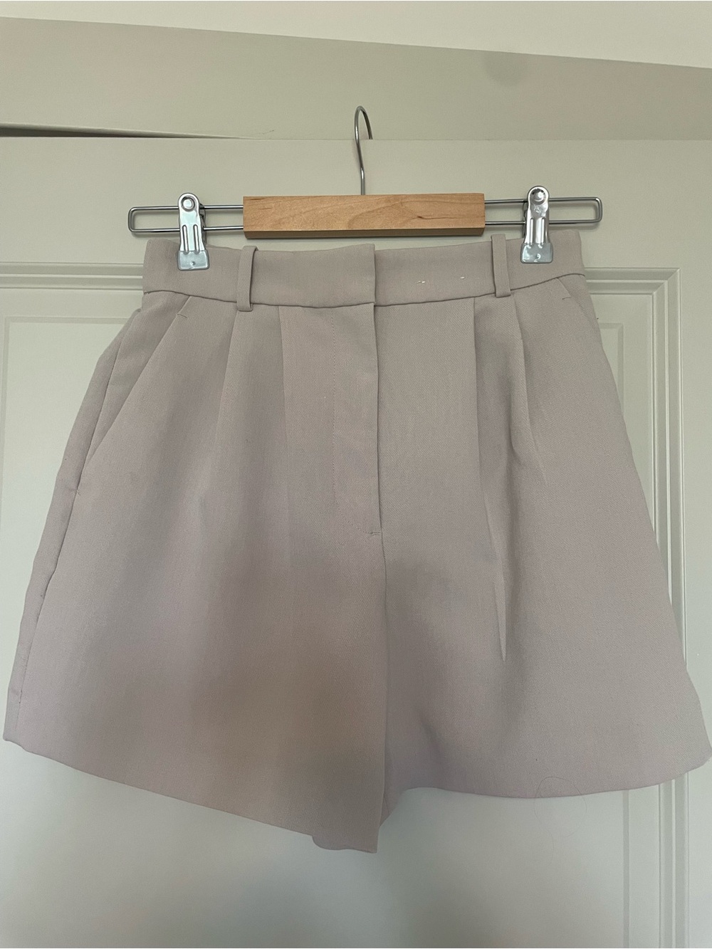 Abercrombie & Fitch Sloane Tailored Pleated Shorts